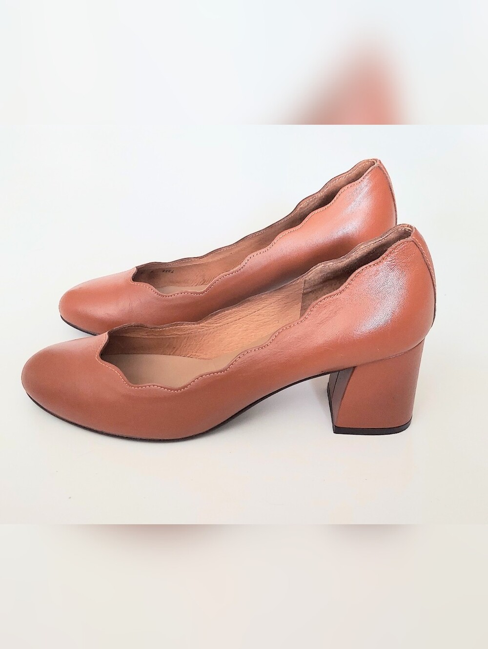 FS/NY Scalloped Edge Leather Block Heels Camel Brown Size 8B - Picture 5 of 8